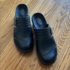 Clarks Womens Black Leather Mules